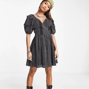 TopShop Texture Stitch Open Back Puff Sleeve Wrap Dress Black Size 6